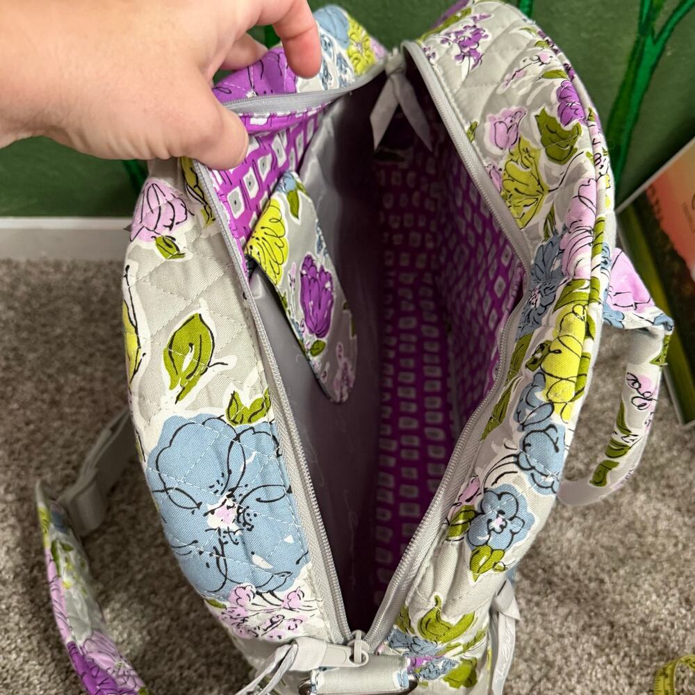 New with tag Vera Bradley overnight tote secure cute paisley colorful sturdy - Picture 4 of 11